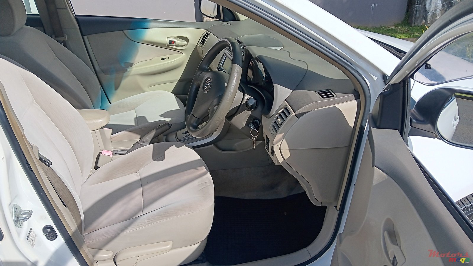 2007' Toyota Axio photo #2