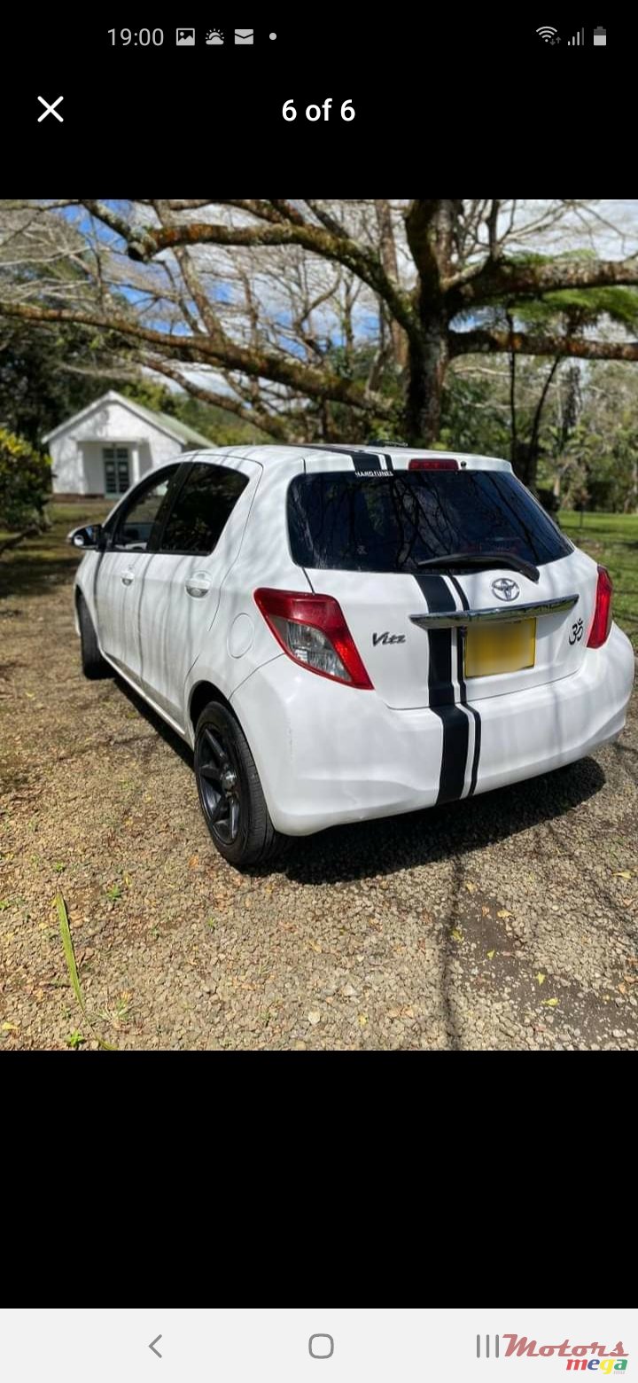 2012' Toyota Vitz photo #6