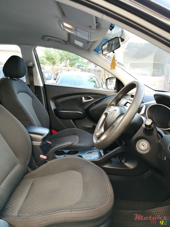 2011' Hyundai ix35 photo #5