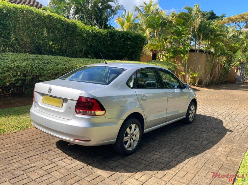 2017' Volkswagen Polo photo #3
