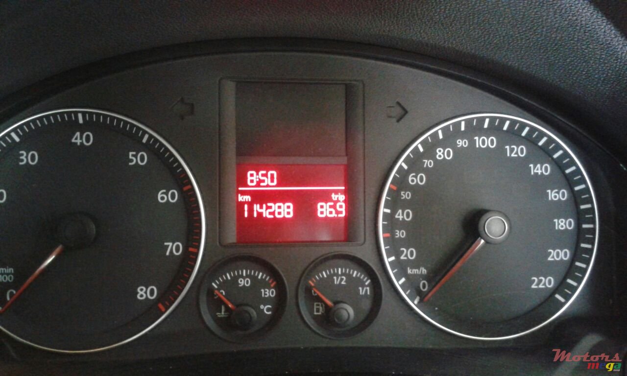 2004' Volkswagen Golf V photo #4