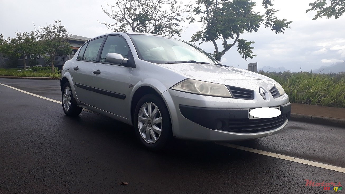 2008' Renault Megane photo #1