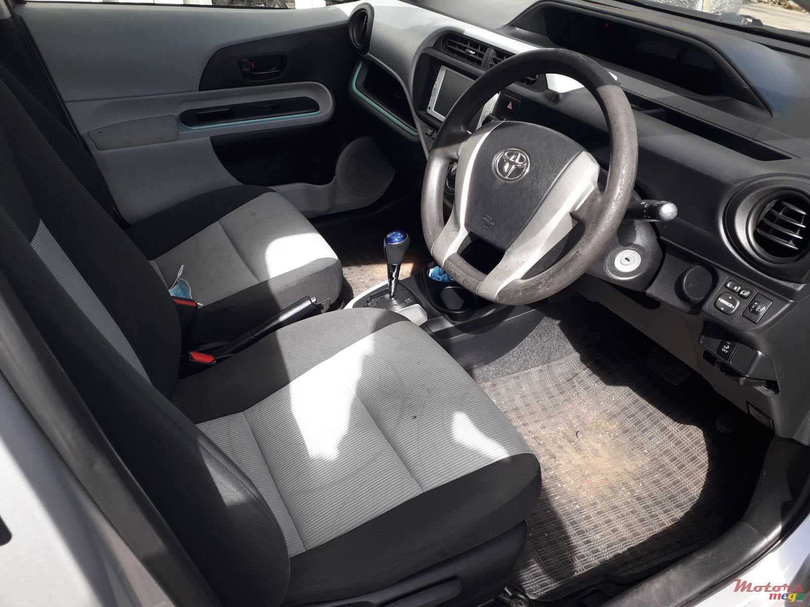 2013' Toyota Aqua Automatic photo #3