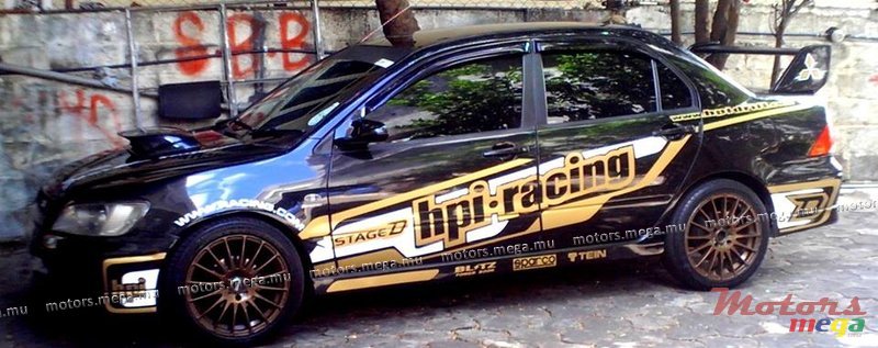 2002' Mitsubishi photo #3