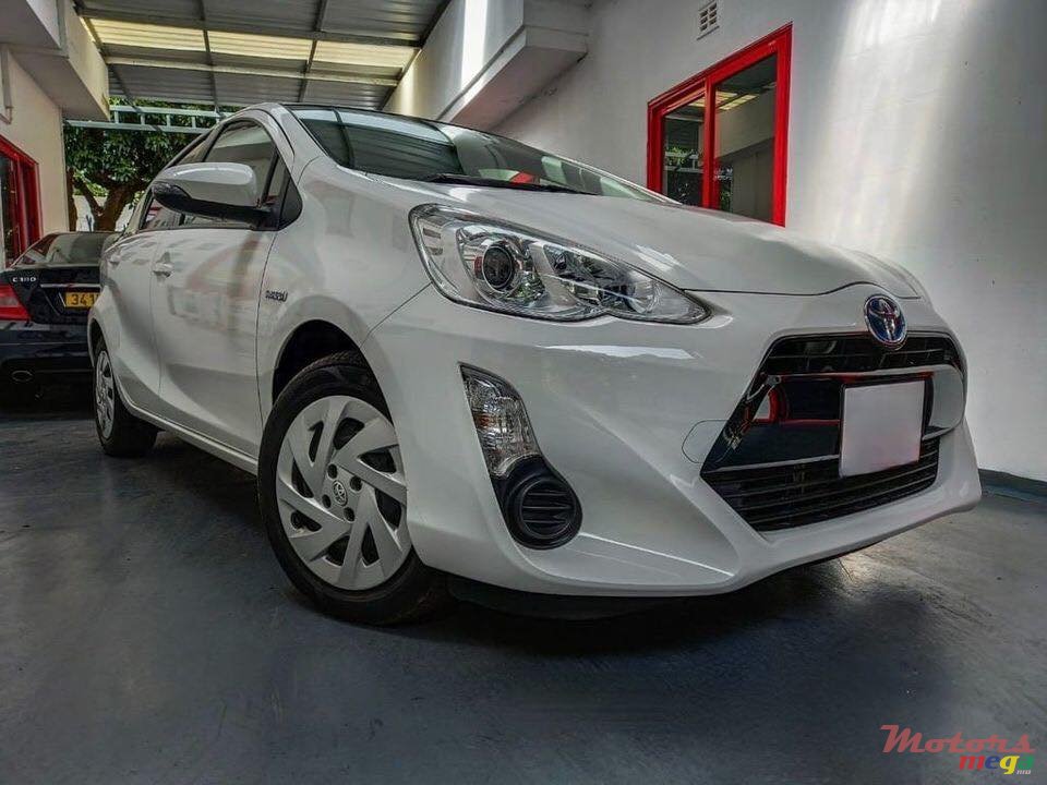 2017' Toyota Aqua photo #2