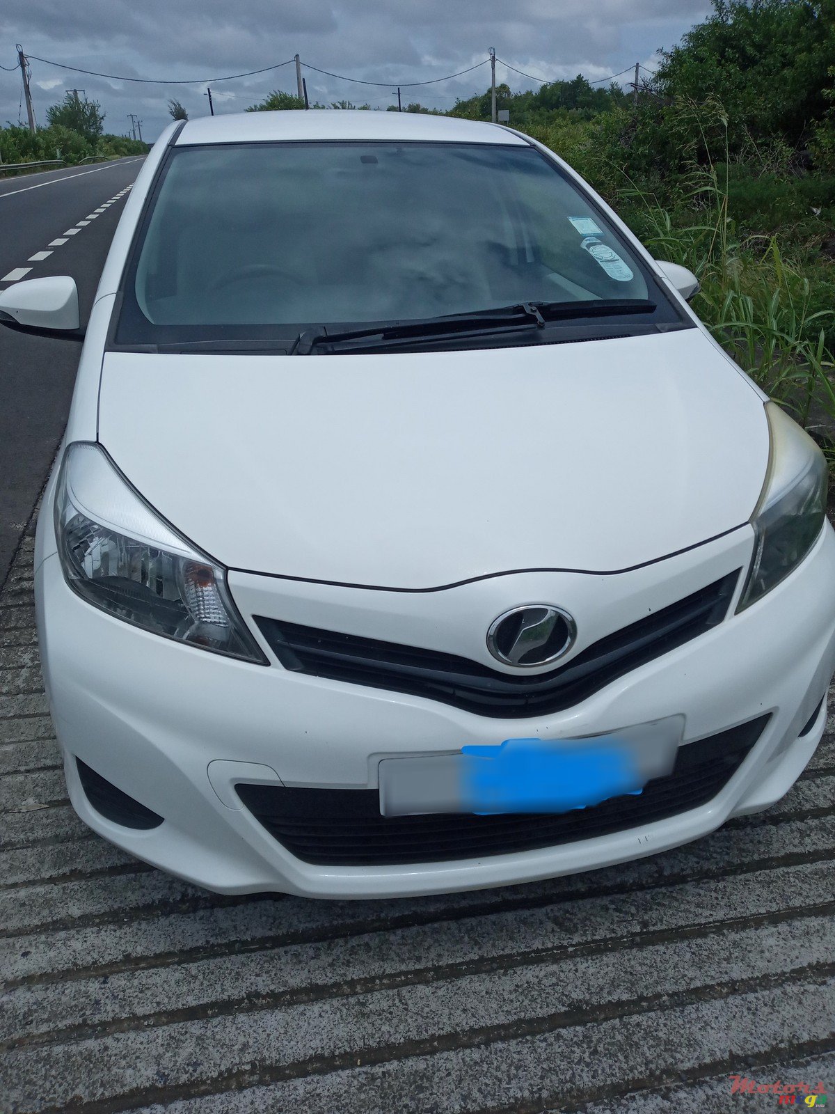 2012' Toyota Vitz photo #1