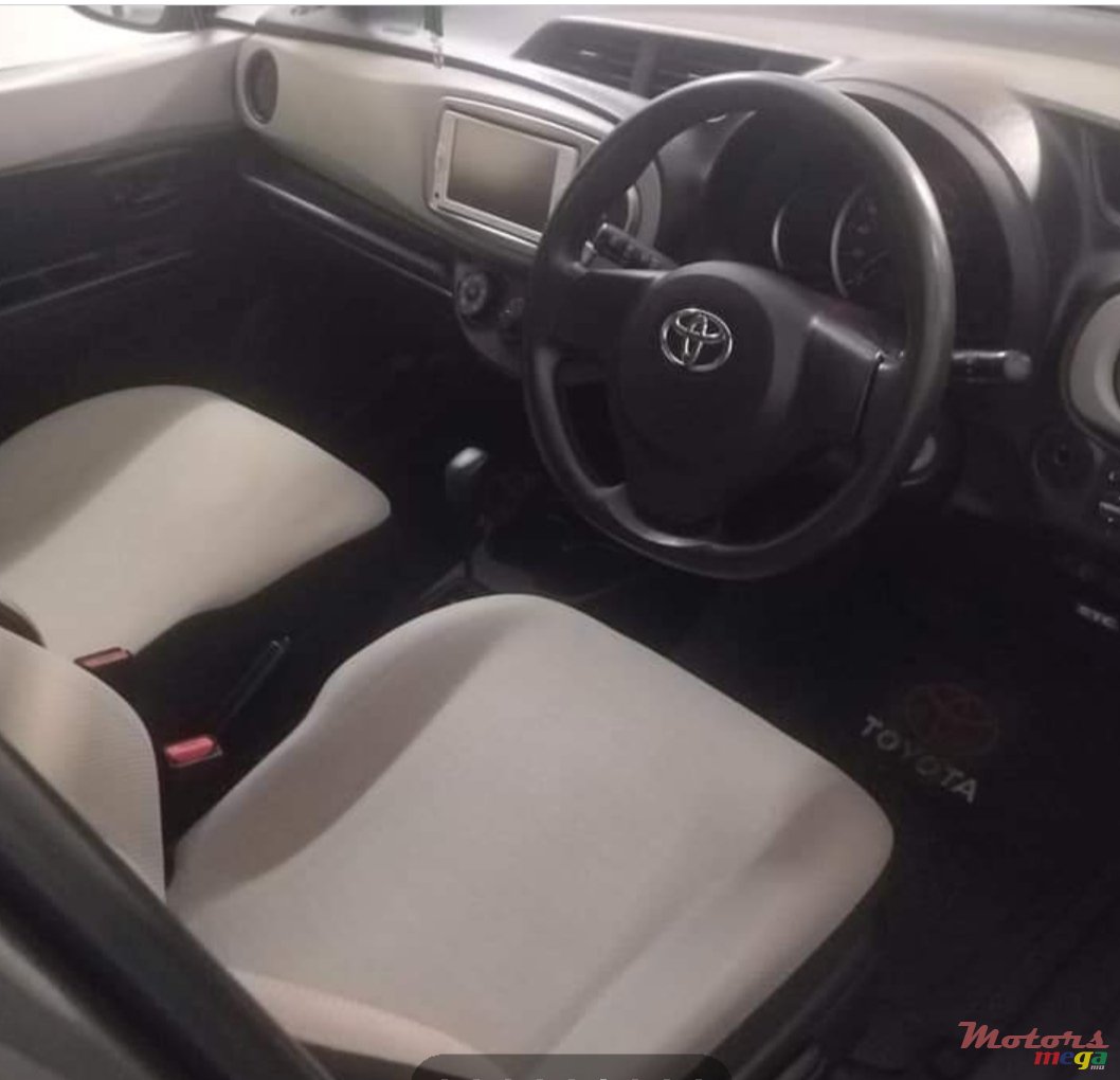 2012' Toyota Vitz photo #4
