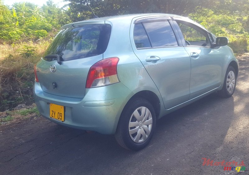 2009' Toyota Vitz 1.0 U package photo #3