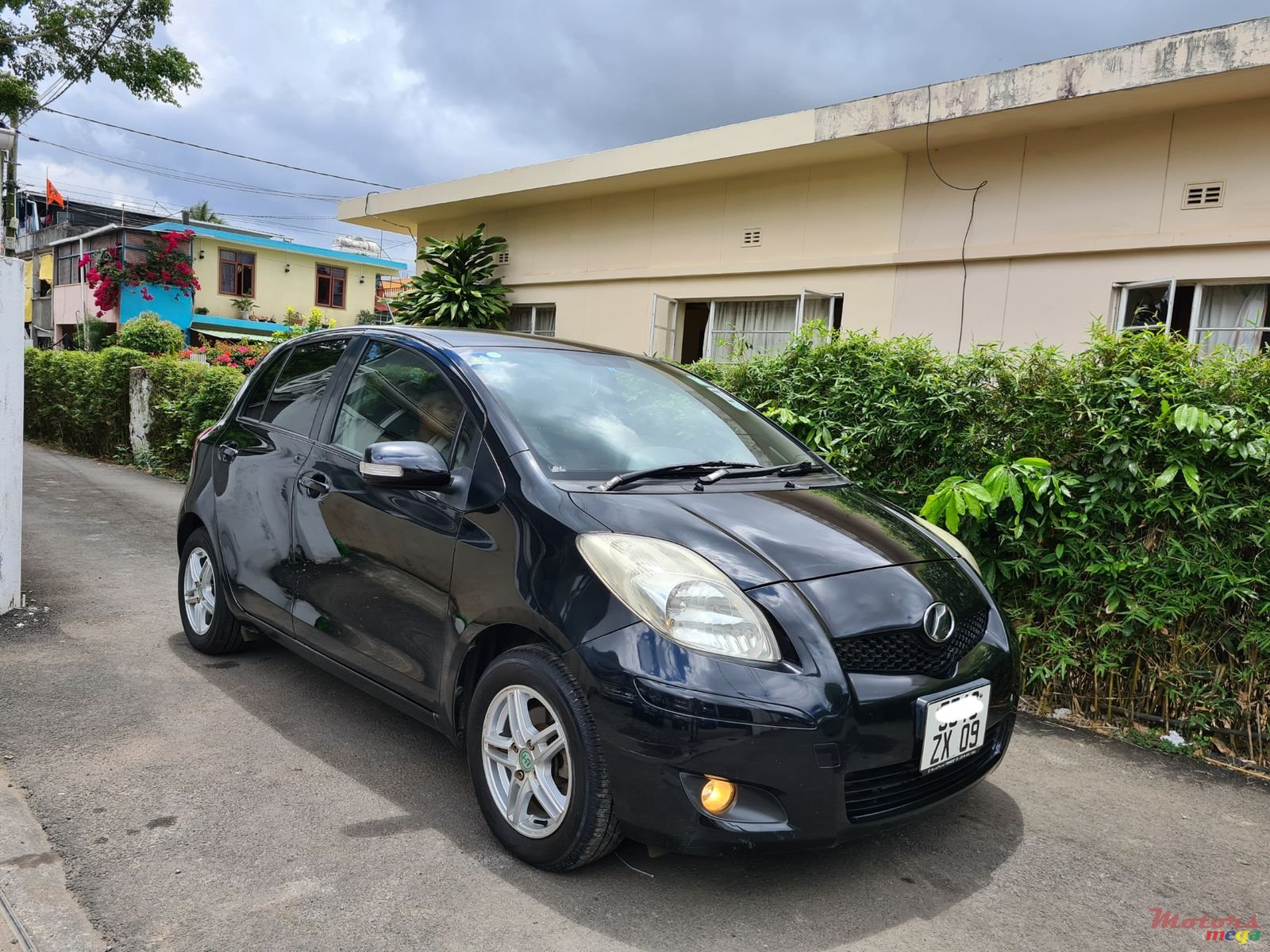 2009' Toyota Vitz 1300cc Automatic photo #1