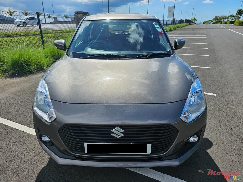 2020' Suzuki Swift GLX photo #5