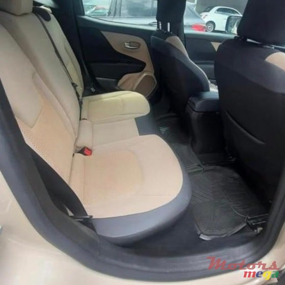 2018' Jeep Renegade photo #4