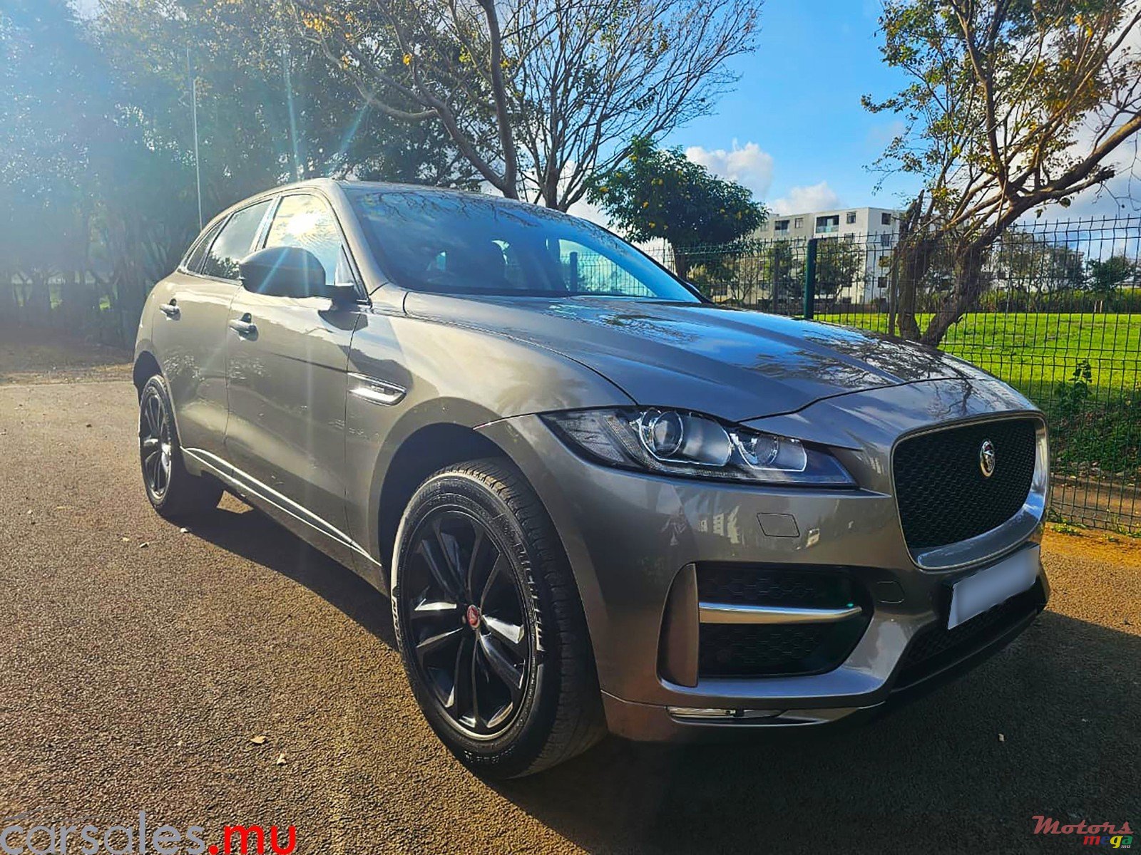 2020' Jaguar F-Pace R-Sport 20d AWD 2.0 photo #2