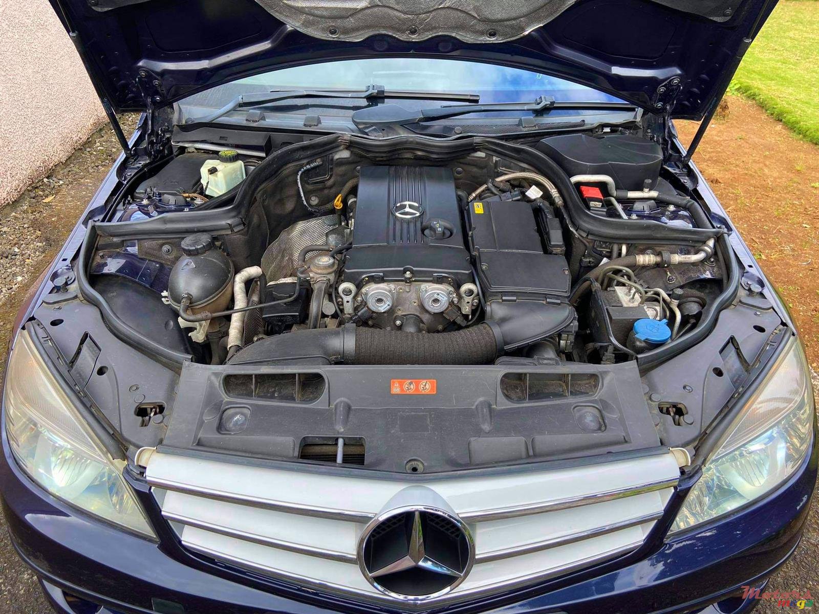 2010' Mercedes-Benz C-Class photo #7