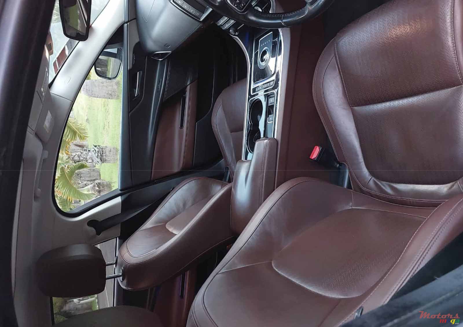 2017' Jaguar XE photo #7