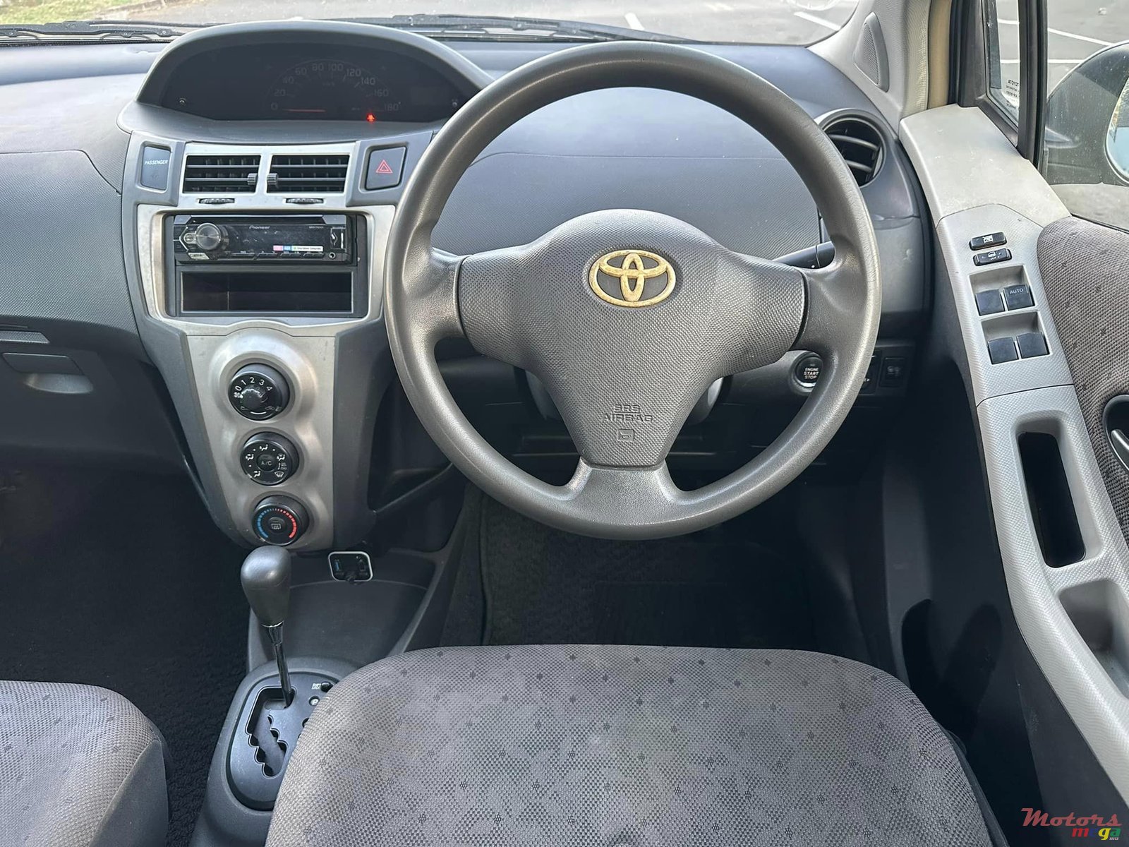 2008' Toyota Vitz 1.3L photo #6