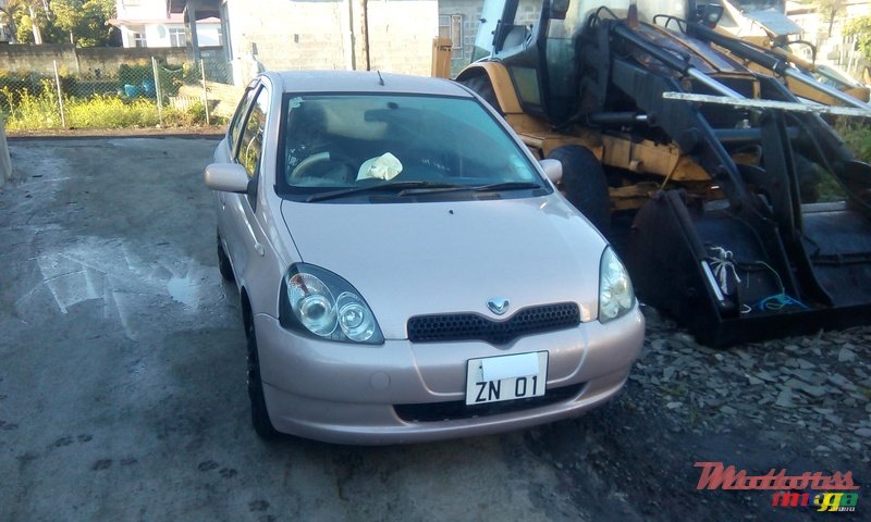 2001' Toyota Vitz 2001 photo #1