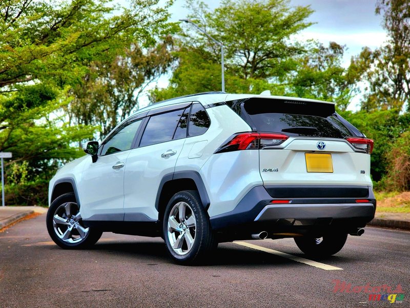 2021' Toyota RAV4 photo #4