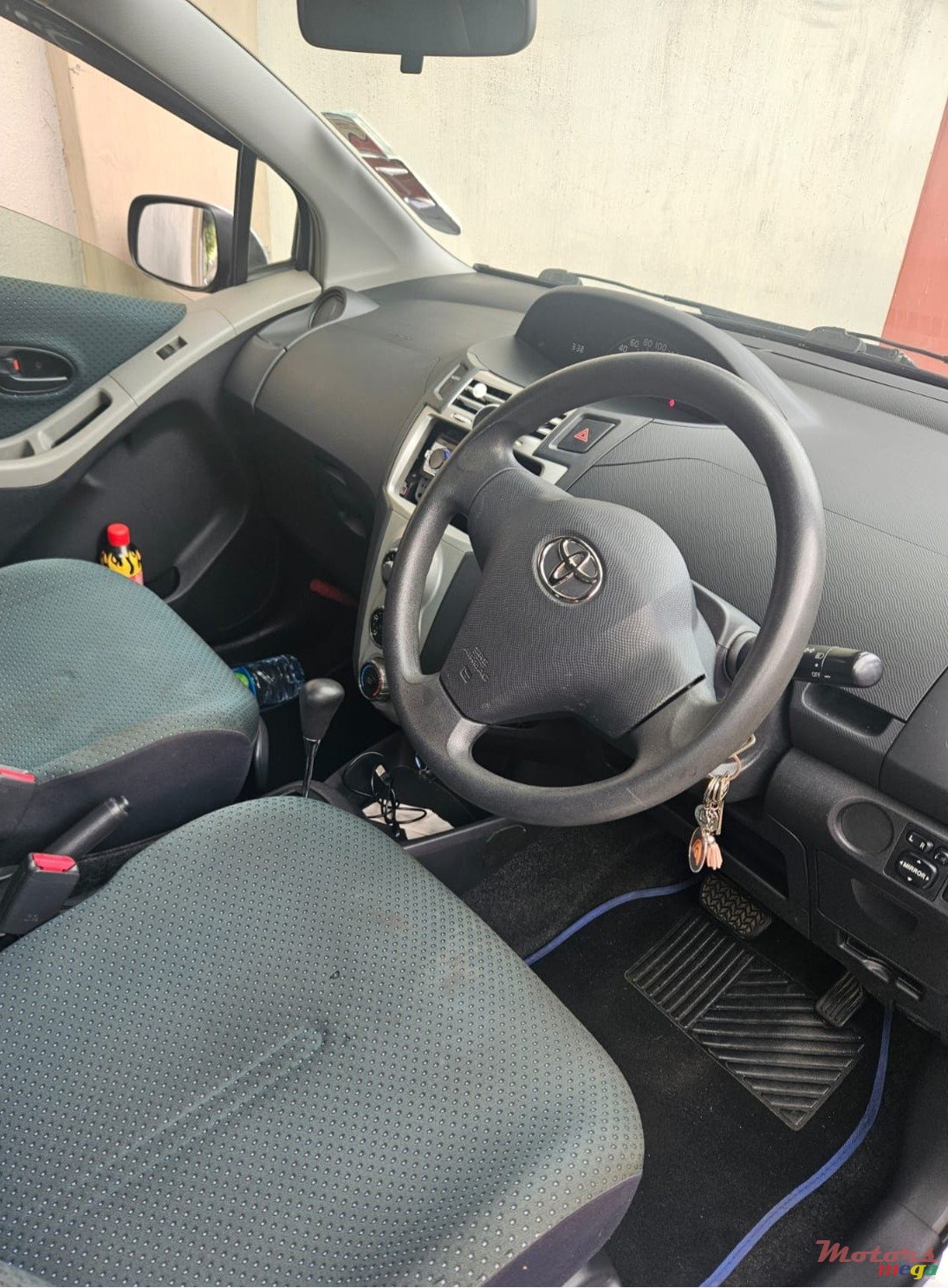 2007' Toyota Vitz photo #4