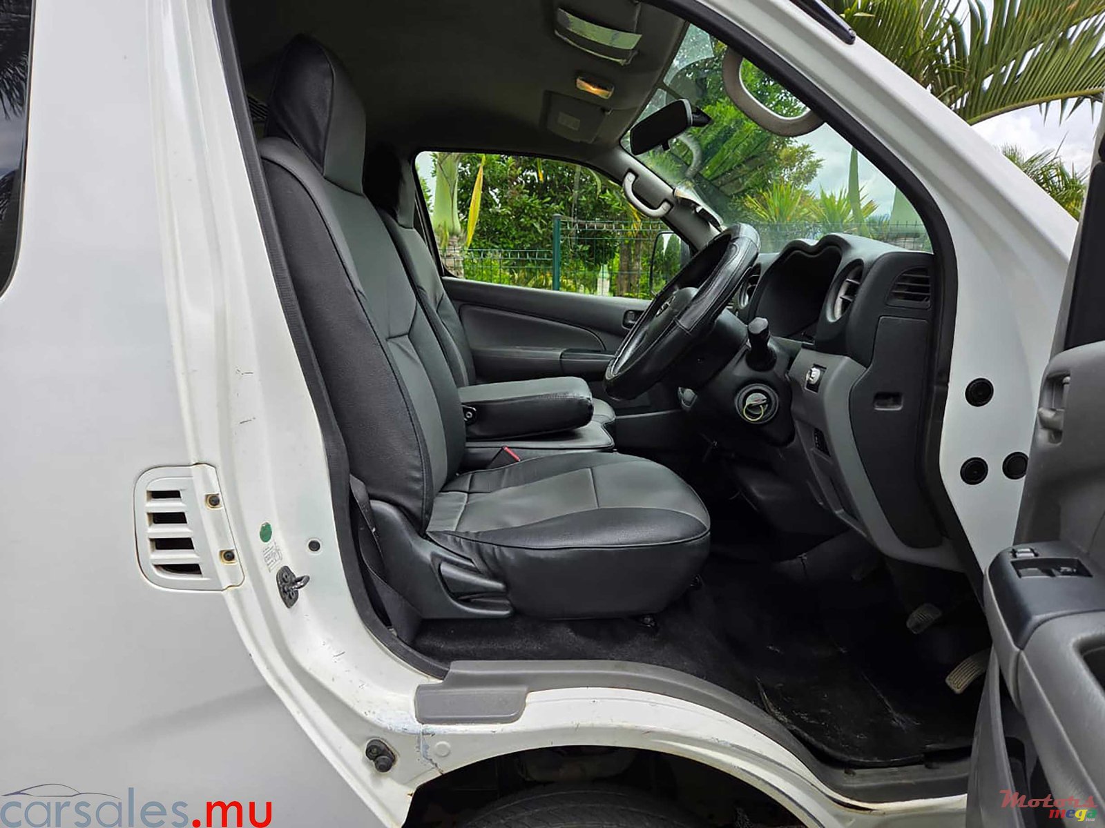 2019' Nissan NV 350 15 Seater photo #6