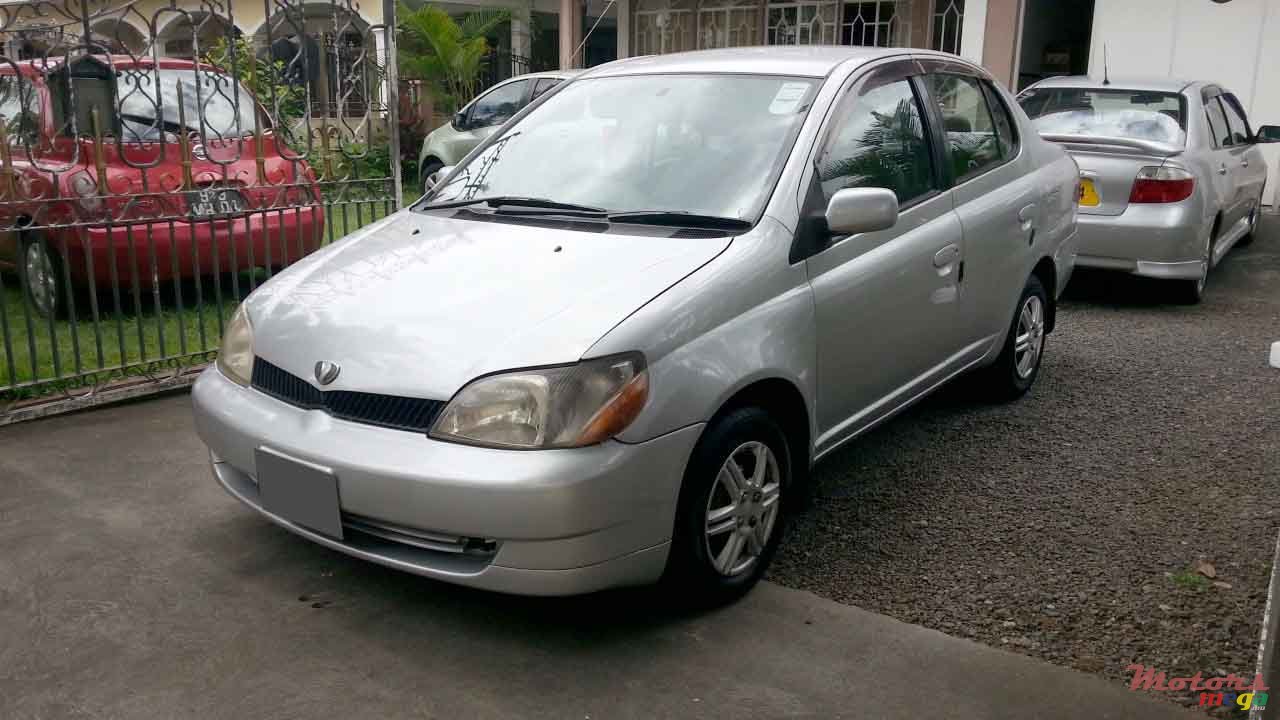 2000' Toyota Vitz photo #1