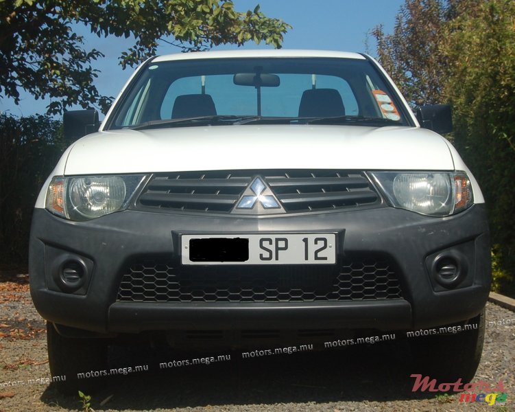 2012' Mitsubishi photo #1