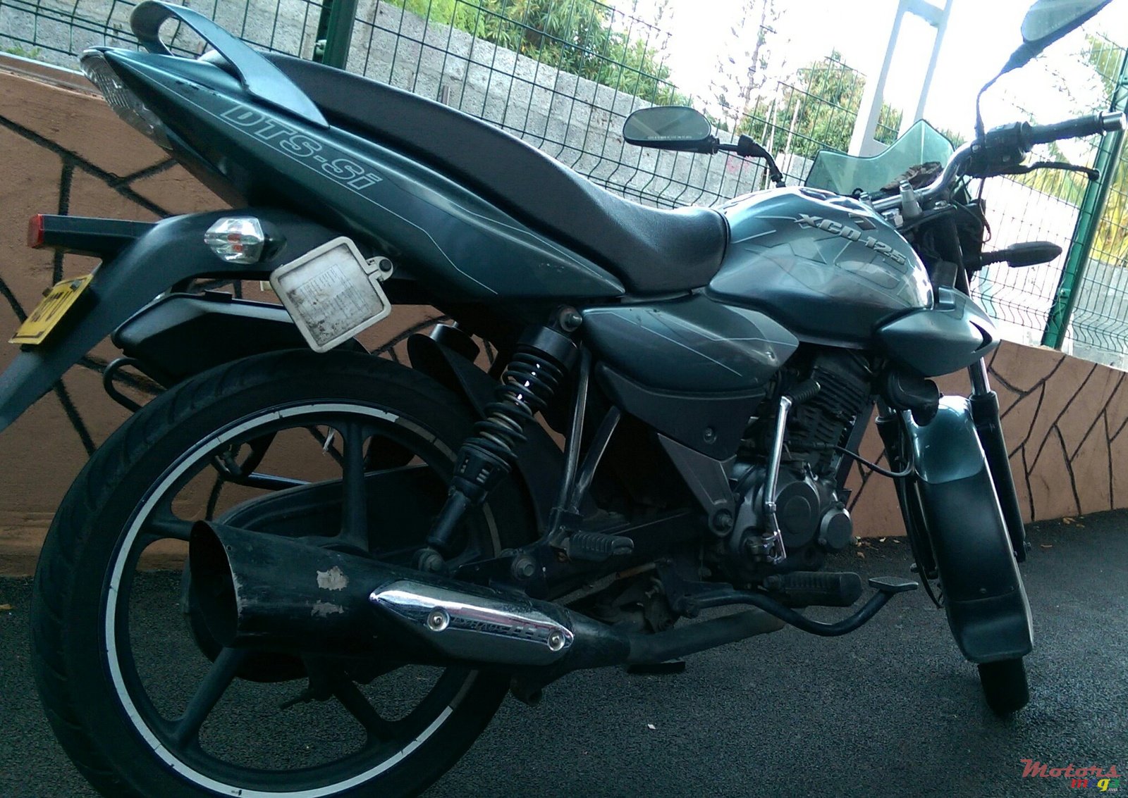 2009' Bajaj photo #2