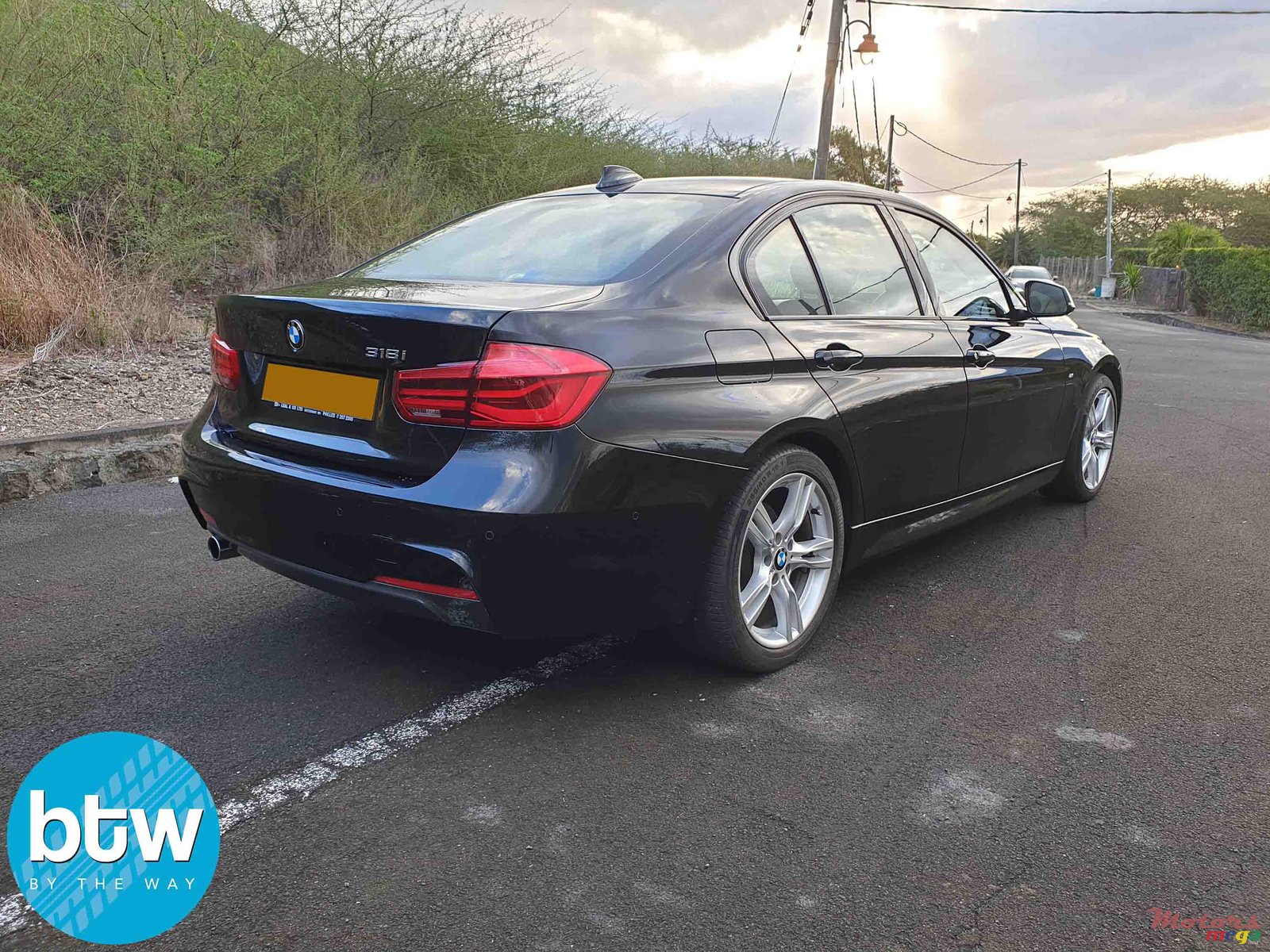 2016' BMW 3 Series 318i M Sport Package photo #3