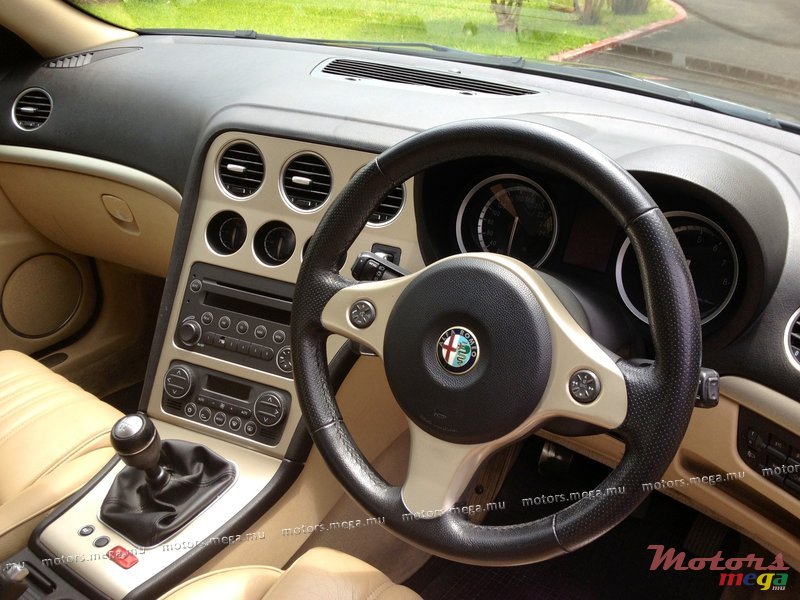 2008' Alfa Romeo 159 photo #3