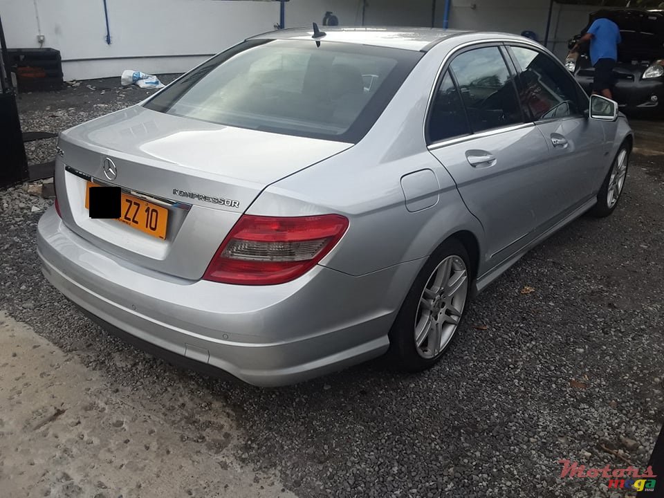 2010' Mercedes-Benz photo #3