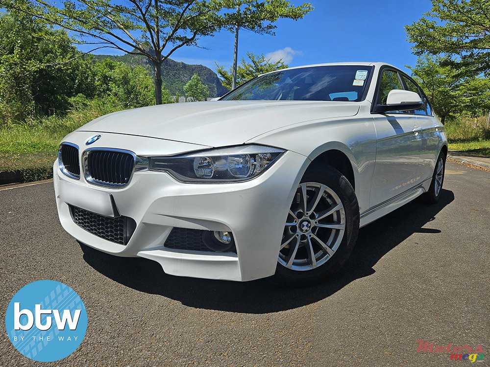 2013' BMW 320 320i photo #1