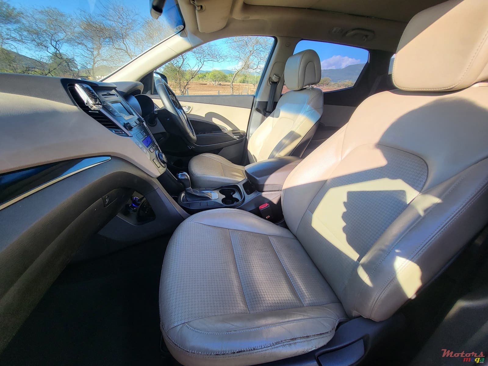 2014' Hyundai Santa Fe photo #4