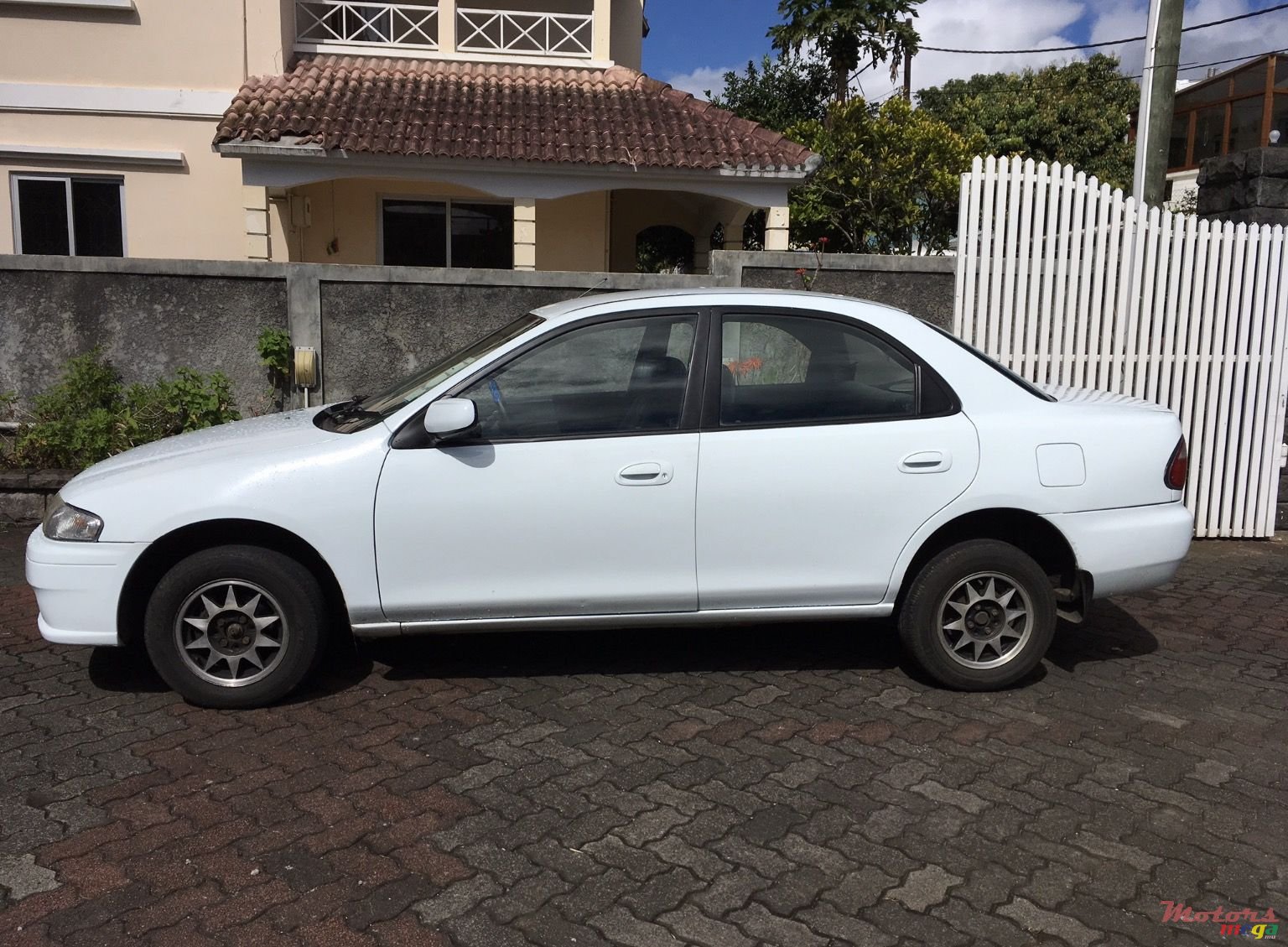 1997' Mazda 323 photo #1