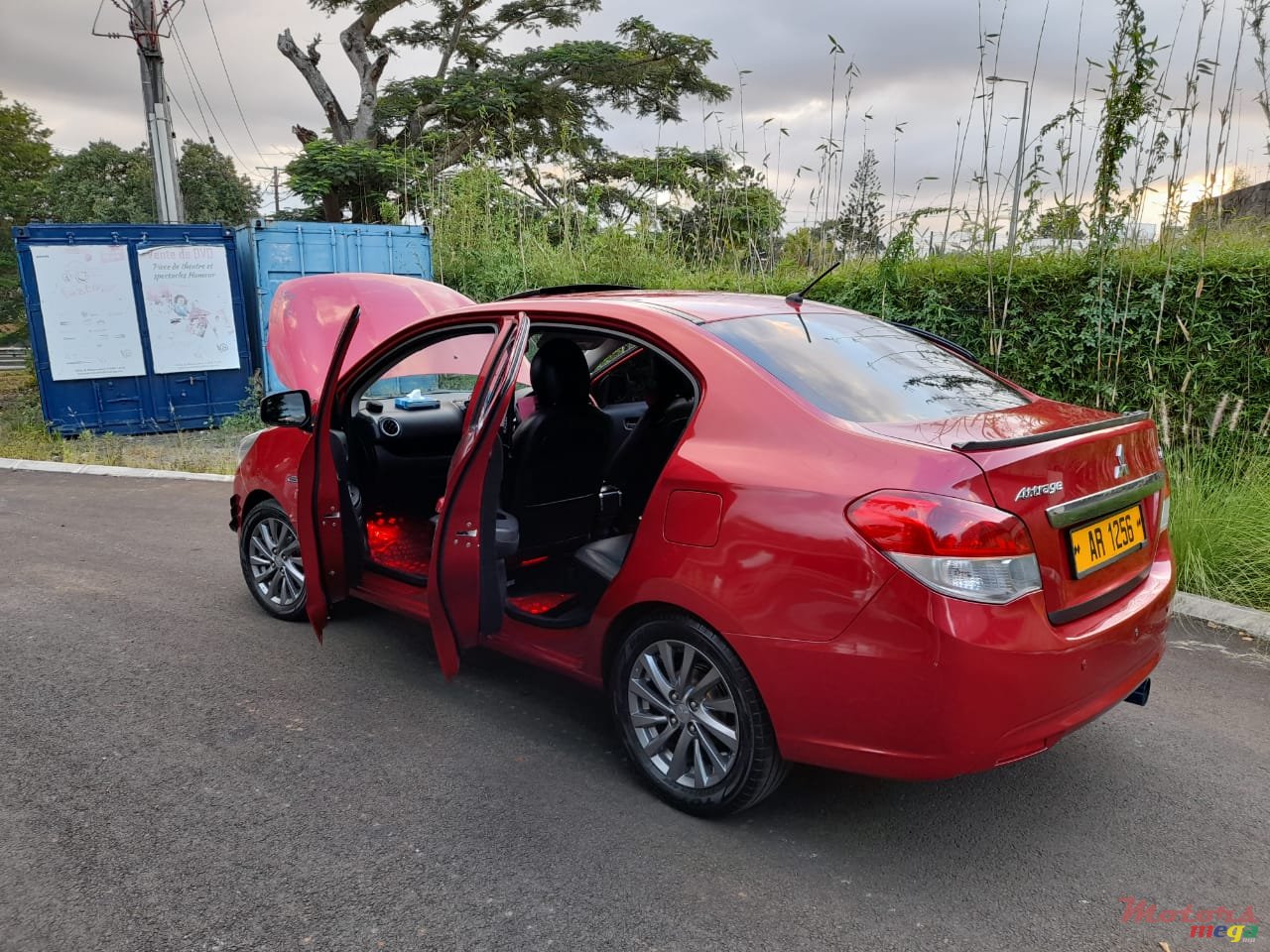 2016' Mitsubishi Attrage photo #2