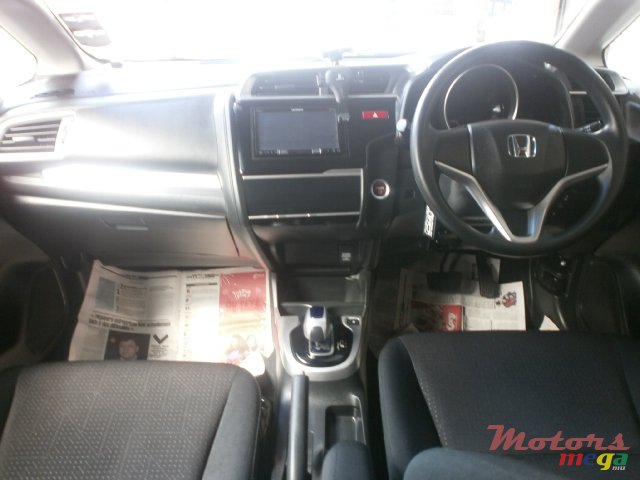 2017' Honda Fit Hybrid photo #3