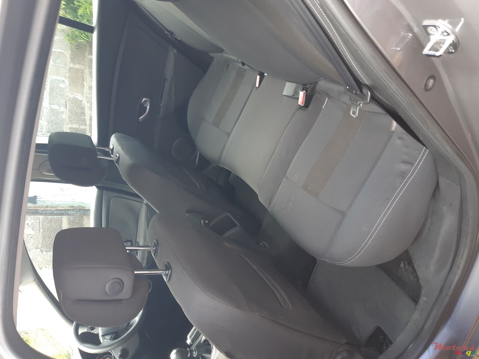 2010' Renault Megane photo #2