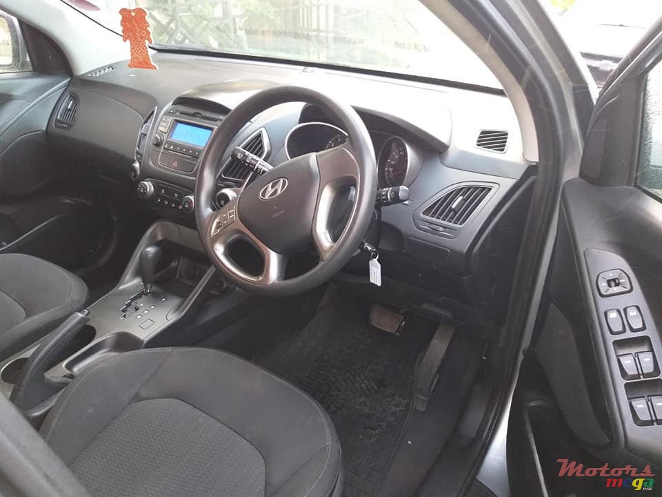 2013' Hyundai ix35 2.0L AUTOMATIC photo #5