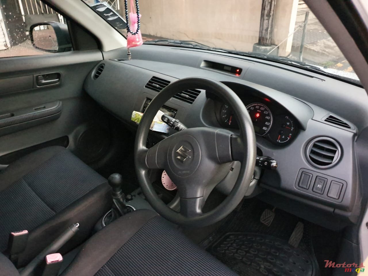 2010' Suzuki Swift Normal photo #1