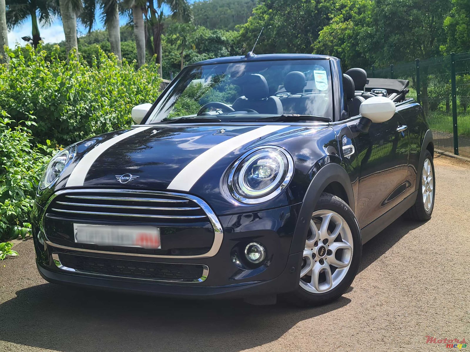 2021' MINI Cooper Cabrio photo #1