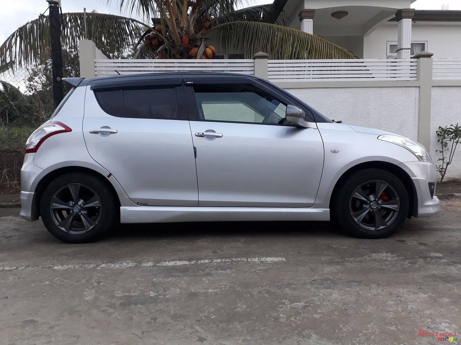 2013' Suzuki Swift photo #1