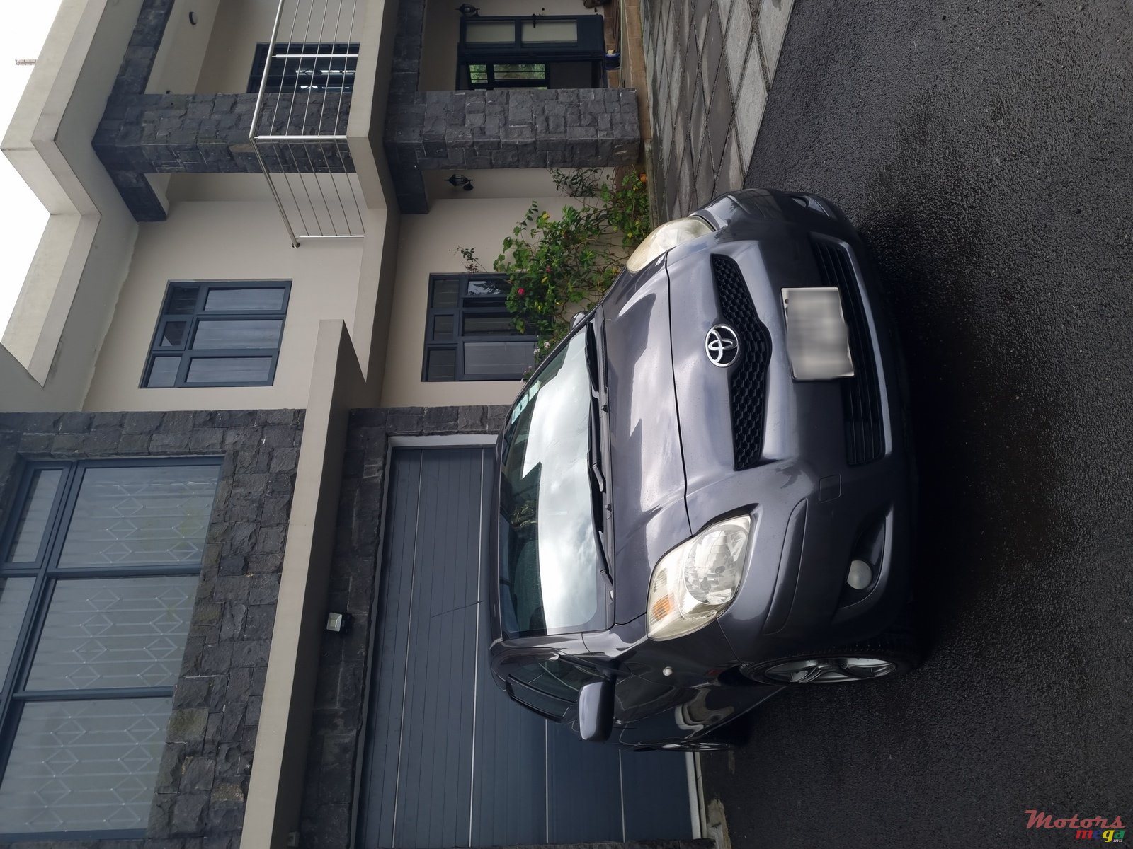 2011' Toyota Yaris photo #5