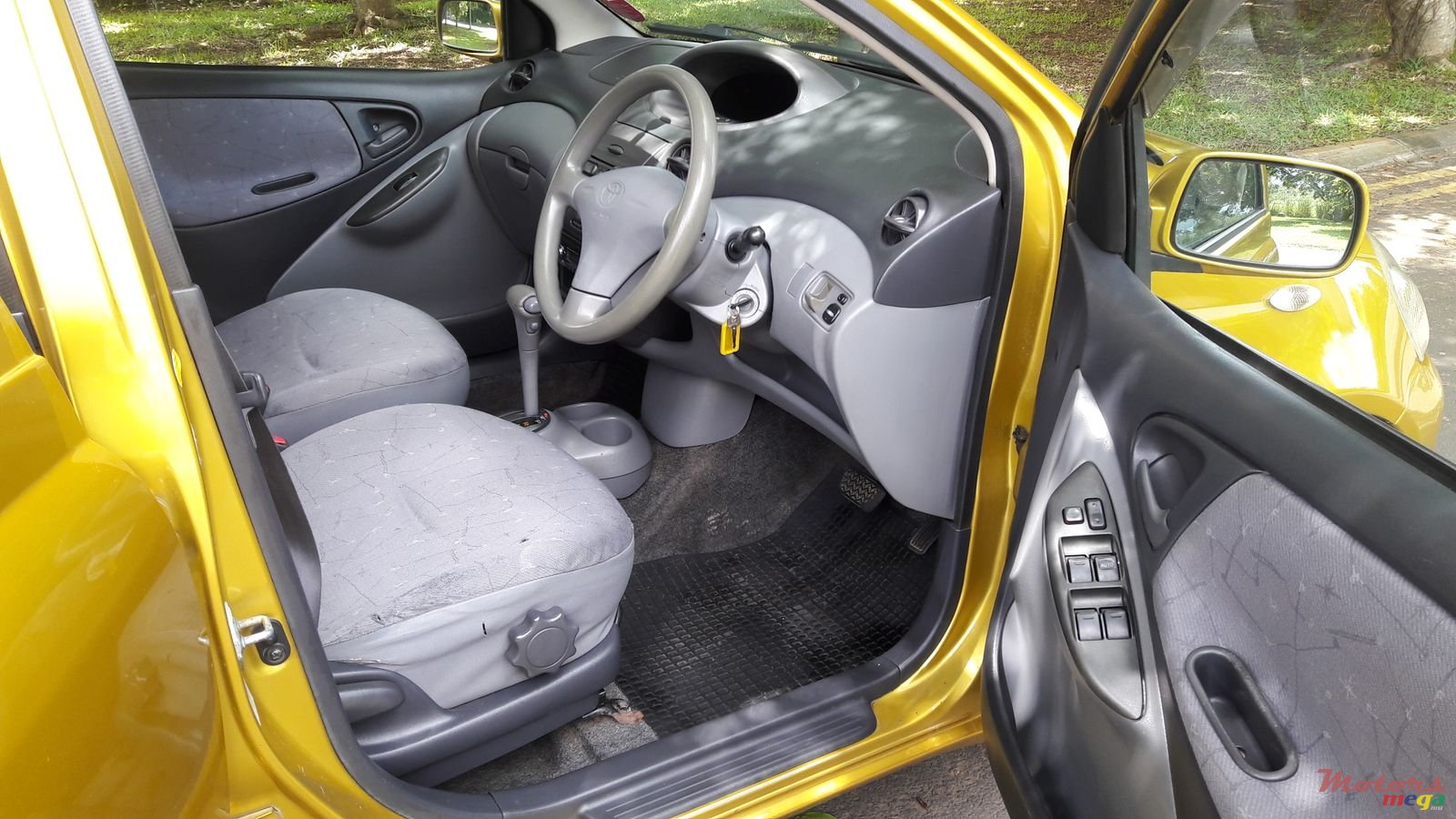 2000' Toyota Vitz photo #5