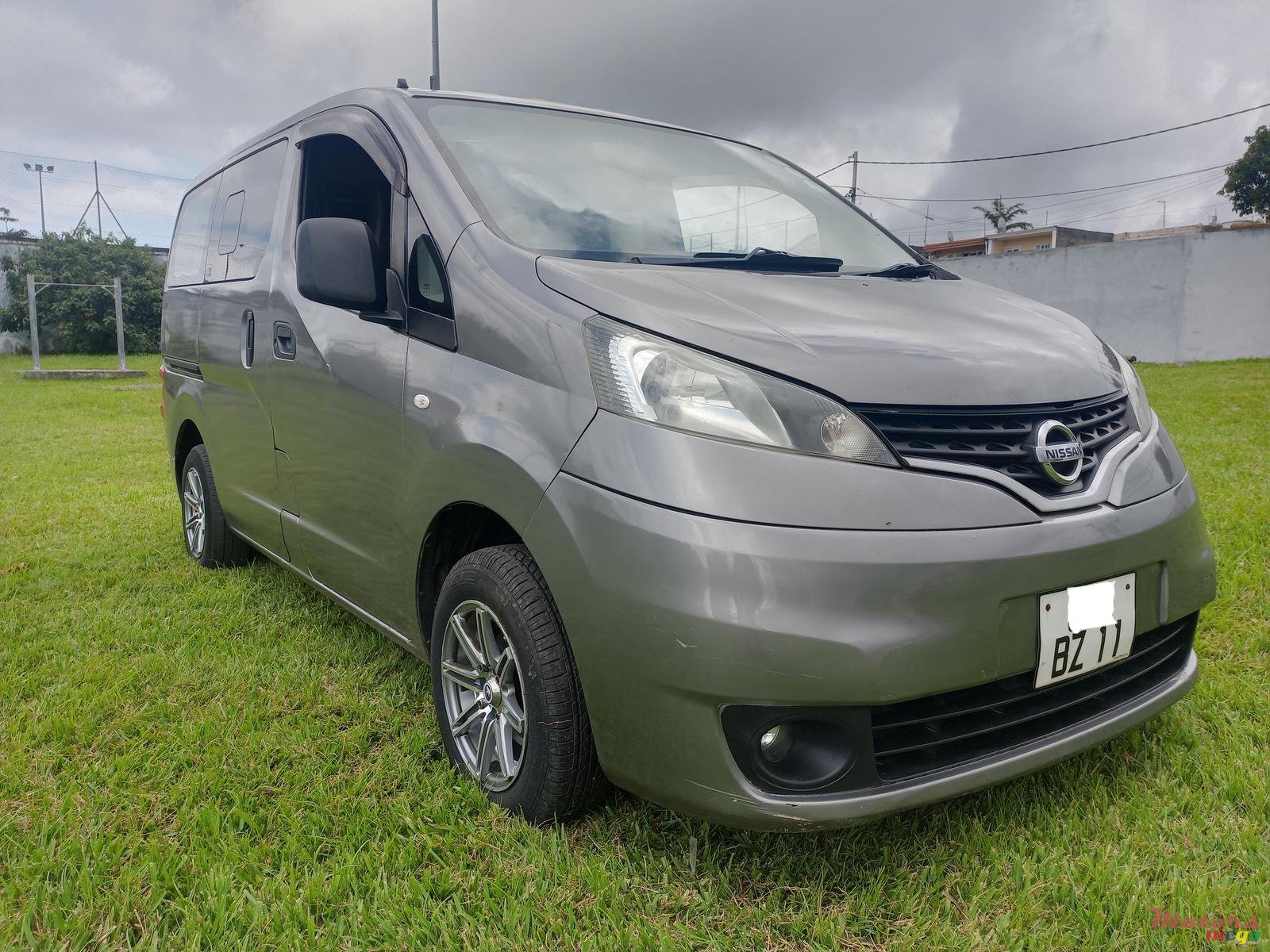 2011' Nissan NV photo #5