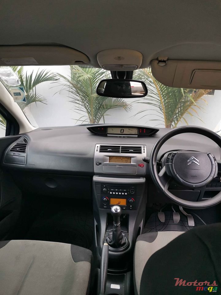 2011' Citroen C4 photo #4