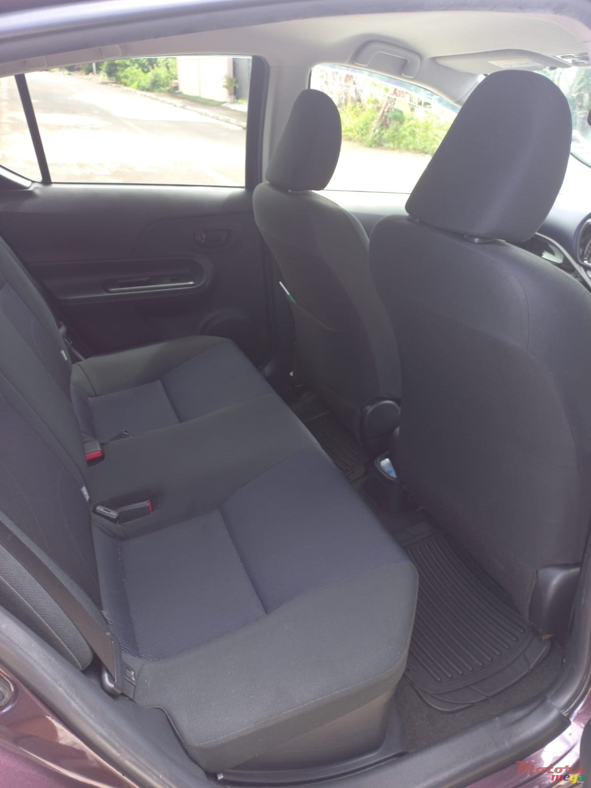 2016' Toyota Aqua photo #7