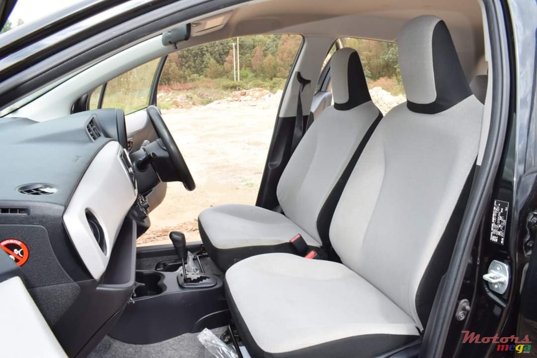 2012' Toyota Vitz 1300cc photo #2