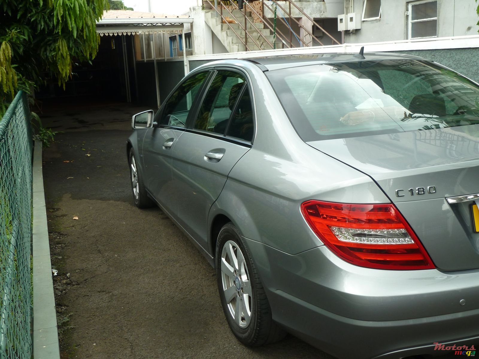 2011' Mercedes-Benz C-Class photo #3