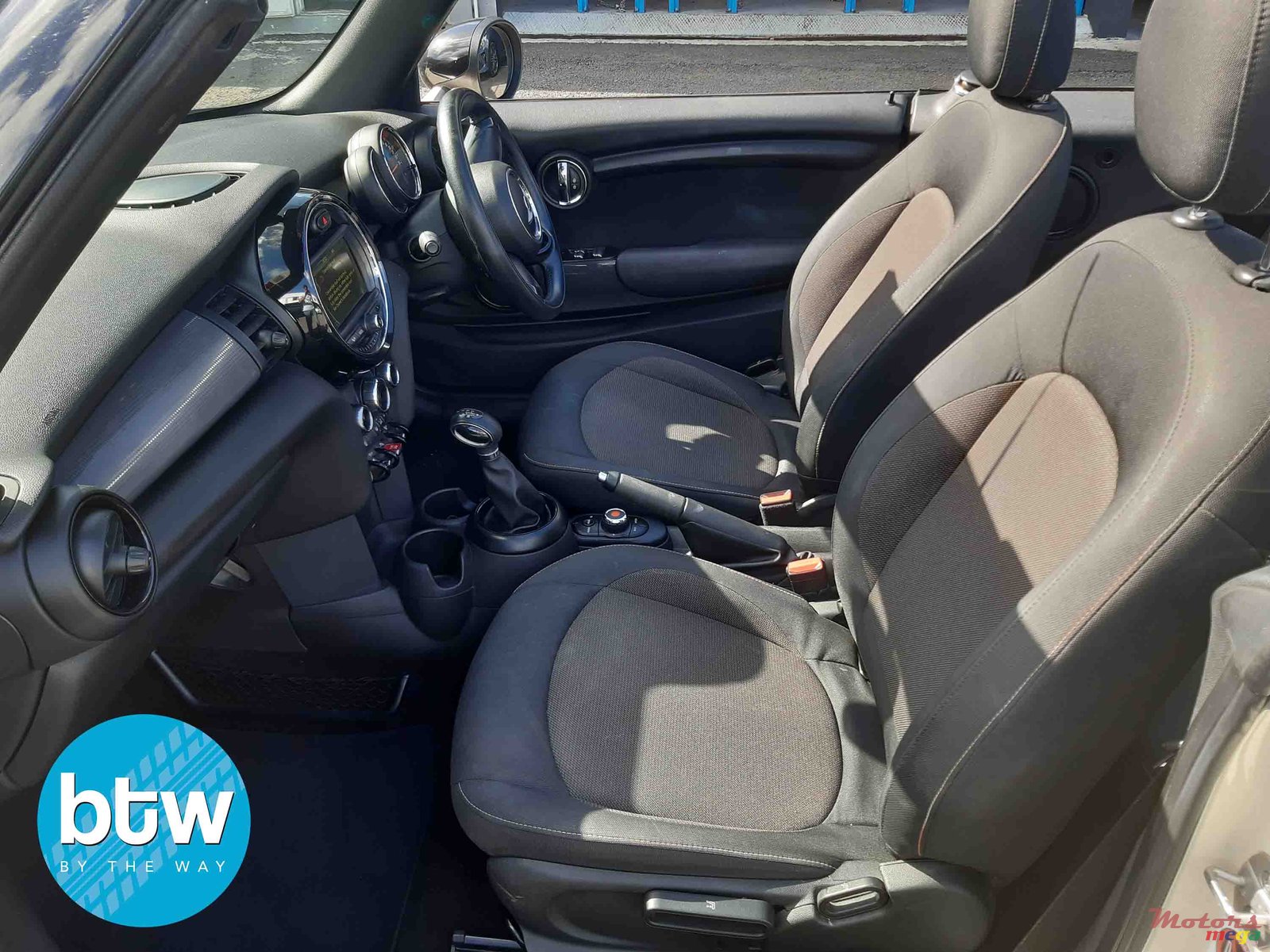 2016' MINI Cooper Cabrio photo #3