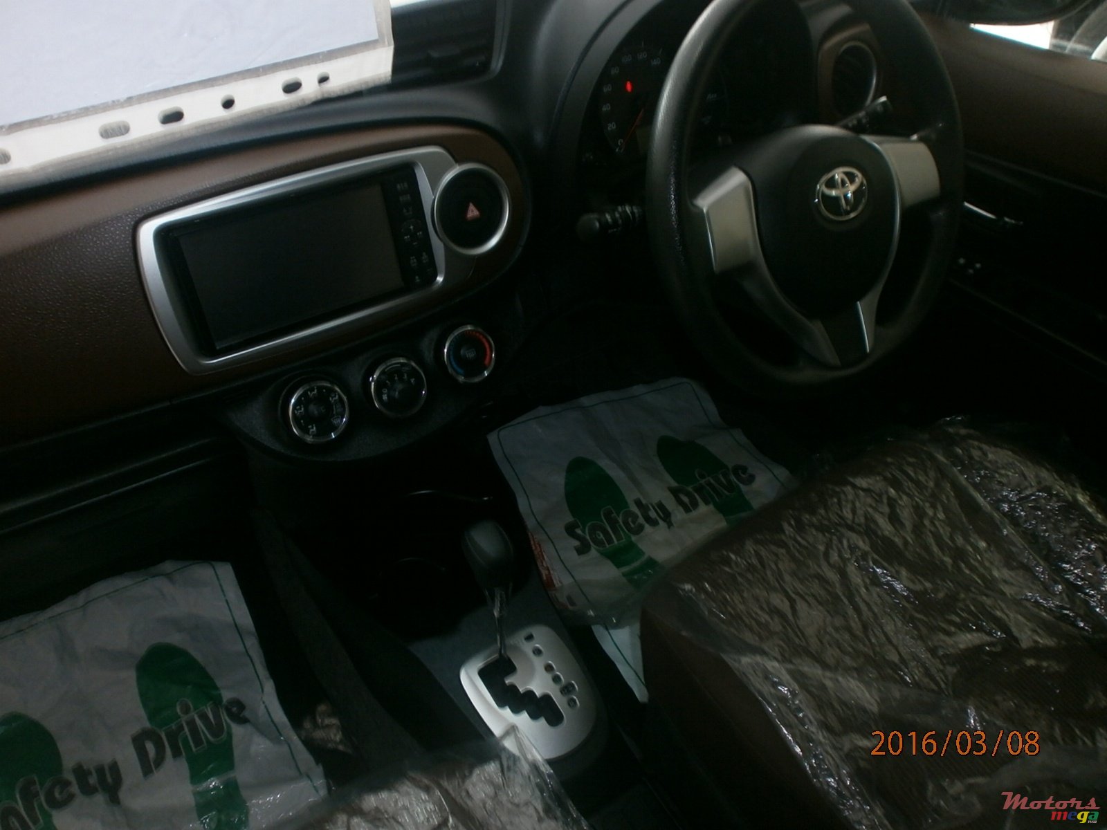 2012' Toyota Vitz jewela photo #3