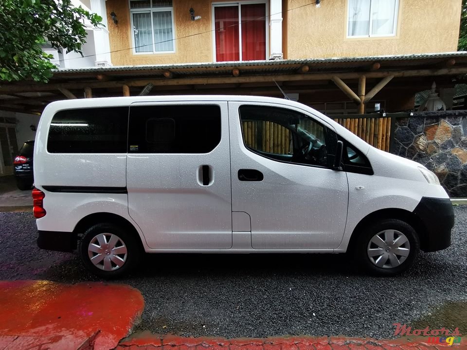 2013' Nissan NV 200 photo #2