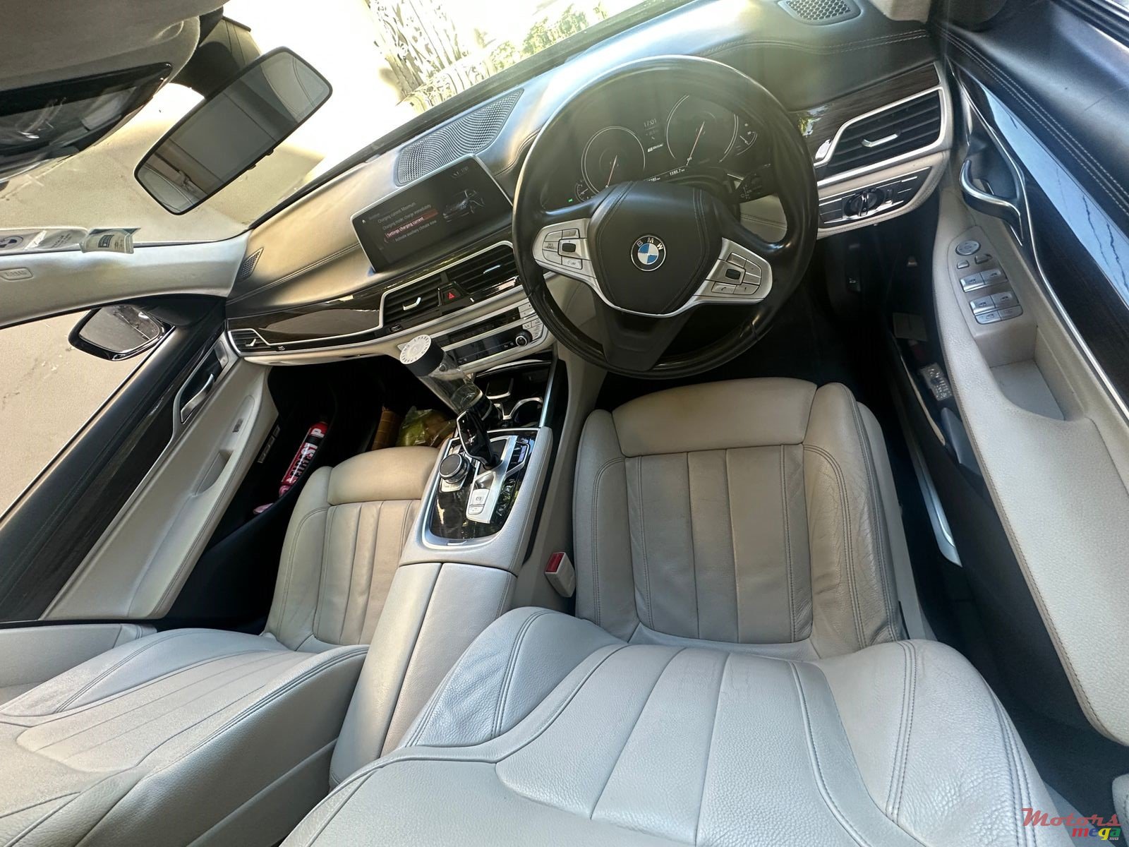 2017' BMW 740 740e photo #7